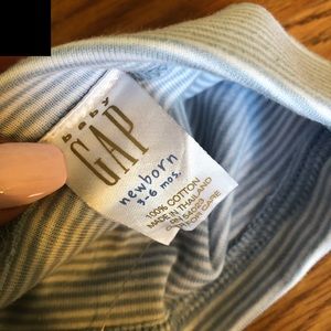 GAP Accessories - Baby gap Newborn Top Knot Hat NWT GAP Accessories - Baby gap Newborn Top Knot Hat NWT